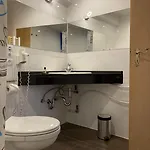 Отель Marktplatzhotel - Restaurant Tafelspitz Вайнхайм