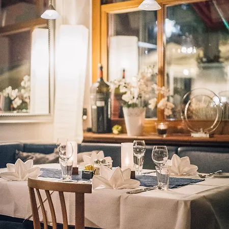 فندق Marktplatzhotel - Restaurant Tafelspitz 2*