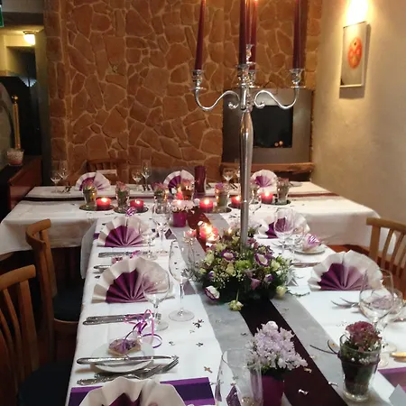 Marktplatzhotel - Restaurant Tafelspitz فندق