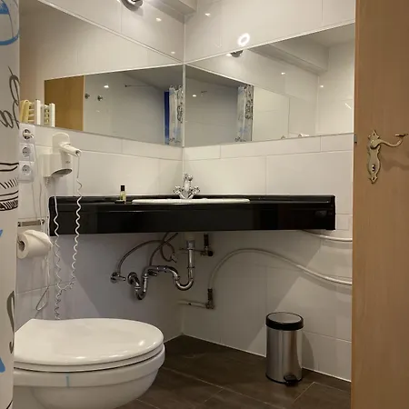 فندق Marktplatzhotel - Restaurant Tafelspitz فينهايم